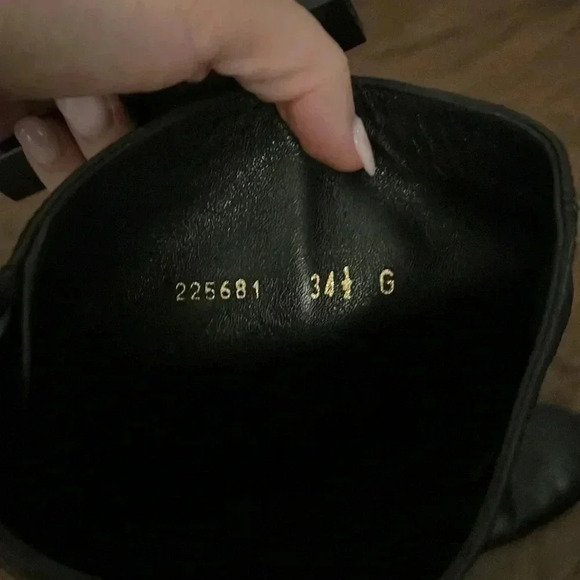 GUCCI KIDS SIZE 3.5, leather has been refinished and shined. pre Loved - Picture 4 of 5